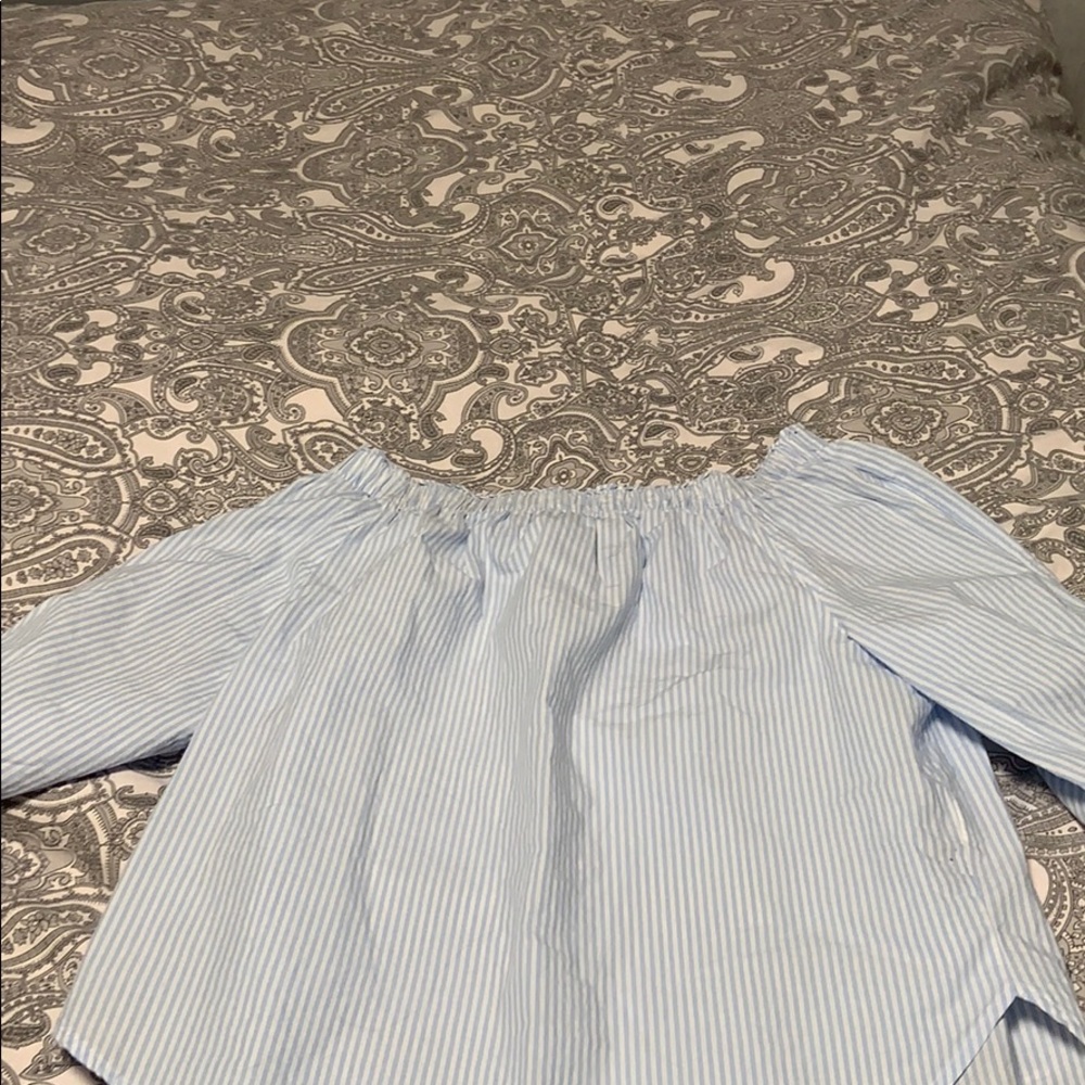 Off the shoulder quarter length shirt